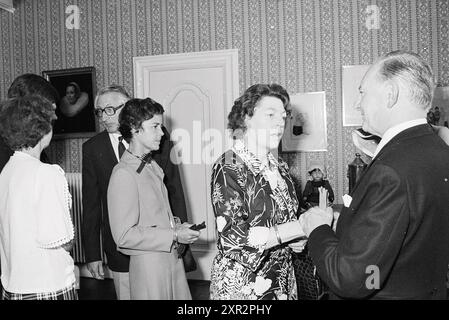 Abschied Bürgermeister Nawijn Juwel. Zandvoort, Bürgermeister, 30-06-1977, Whizgle Dutch News: Historische Bilder zugeschnitten auf die Zukunft. Erkunden Sie die Vergangenheit der Niederlande mit modernen Perspektiven durch Bilder von niederländischen Agenturen. Verbinden der Ereignisse von gestern mit den Erkenntnissen von morgen. Begeben Sie sich auf eine zeitlose Reise mit Geschichten, die unsere Zukunft prägen. Stockfoto