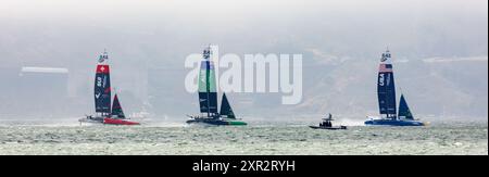 San Francisco Bay, Kalifornien - 14. Juli 2024: Teams USA, New Australia und Schweiz fahren 45 Fuß-Katamarane über die Bucht bei Golden Stockfoto