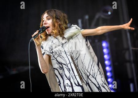 Oslo, Norwegen. August 2024. Der englische Sänger, Musiker und Songwriter PJ Harvey gibt ein Live-Konzert während des norwegischen Musikfestivals Oyafestivalen 2024 in Oslo. Stockfoto