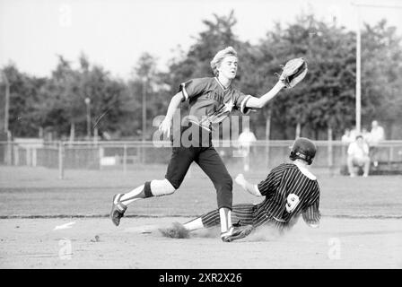 Terrasvogels - HCAW, Softball, 19.-08-1989, Whizgle Dutch News: Historical Images Tailored for the Future. Erkunden Sie die Vergangenheit der Niederlande mit modernen Perspektiven durch Bilder von niederländischen Agenturen. Verbinden der Ereignisse von gestern mit den Erkenntnissen von morgen. Begeben Sie sich auf eine zeitlose Reise mit Geschichten, die unsere Zukunft prägen. Stockfoto