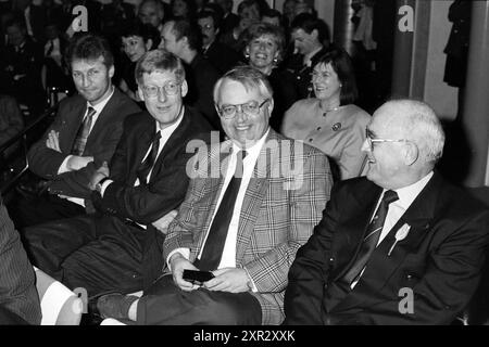 Haarlem Promotion, Präsentation von Pin, Haarlem, Niederlande, 05-02-1992, Whizgle Dutch News: historische Bilder für die Zukunft. Erkunden Sie die Vergangenheit der Niederlande mit modernen Perspektiven durch Bilder von niederländischen Agenturen. Verbinden der Ereignisse von gestern mit den Erkenntnissen von morgen. Begeben Sie sich auf eine zeitlose Reise mit Geschichten, die unsere Zukunft prägen. Stockfoto