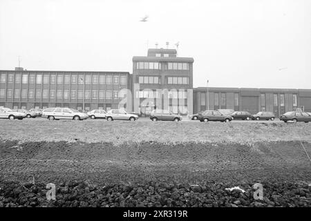 Seaport IJmuiden, 24.02.1993, Whizgle Dutch News: Historische Bilder zugeschnitten auf die Zukunft. Erkunden Sie die Vergangenheit der Niederlande mit modernen Perspektiven durch Bilder von niederländischen Agenturen. Verbinden der Ereignisse von gestern mit den Erkenntnissen von morgen. Begeben Sie sich auf eine zeitlose Reise mit Geschichten, die unsere Zukunft prägen. Stockfoto