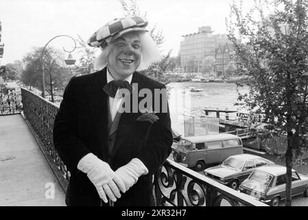 Drücken Sie Konf. Russischer Staatszirkus in Carré, Amsterdam, mit Clown Popov, Circus, Amsterdam, Niederlande, 30-07-1979, Whizgle Dutch News: historische Bilder für die Zukunft. Erkunden Sie die Vergangenheit der Niederlande mit modernen Perspektiven durch Bilder von niederländischen Agenturen. Verbinden der Ereignisse von gestern mit den Erkenntnissen von morgen. Begeben Sie sich auf eine zeitlose Reise mit Geschichten, die unsere Zukunft prägen. Stockfoto