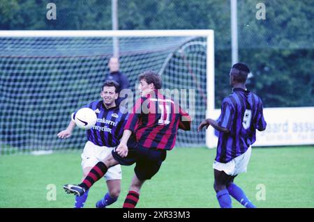 Football Match RCH -, 00-09-1998, Whizgle Dutch News: Historische Bilder für die Zukunft. Erkunden Sie die Vergangenheit der Niederlande mit modernen Perspektiven durch Bilder von niederländischen Agenturen. Verbinden der Ereignisse von gestern mit den Erkenntnissen von morgen. Begeben Sie sich auf eine zeitlose Reise mit Geschichten, die unsere Zukunft prägen. Stockfoto
