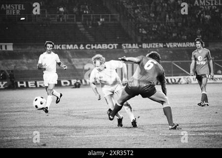 Football Amsterdam 701, Anderlecht - Leeds United, Football, 06-08-1976, Whizgle Dutch News: Historical Images Tailored for the Future. Erkunden Sie die Vergangenheit der Niederlande mit modernen Perspektiven durch Bilder von niederländischen Agenturen. Verbinden der Ereignisse von gestern mit den Erkenntnissen von morgen. Begeben Sie sich auf eine zeitlose Reise mit Geschichten, die unsere Zukunft prägen. Stockfoto