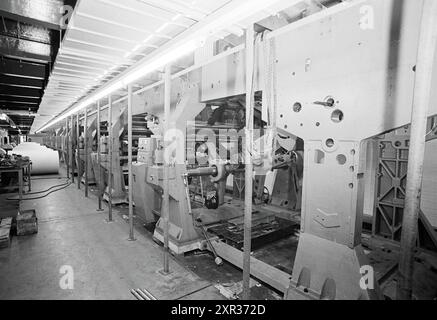 Bau einer Presse in der neuen Druckerei Haarlems Dagblad, Haarlem, Oudeweg, Niederlande, 27-06-1974, Whizgle Dutch News: historische Bilder für die Zukunft. Erkunden Sie die Vergangenheit der Niederlande mit modernen Perspektiven durch Bilder von niederländischen Agenturen. Verbinden der Ereignisse von gestern mit den Erkenntnissen von morgen. Begeben Sie sich auf eine zeitlose Reise mit Geschichten, die unsere Zukunft prägen. Stockfoto