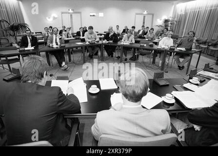 Dealing with the Press, Chamber of Commerce, 20-10-1991, Whizgle Dutch News: Historical Images Tailored for the Future. Erkunden Sie die Vergangenheit der Niederlande mit modernen Perspektiven durch Bilder von niederländischen Agenturen. Verbinden der Ereignisse von gestern mit den Erkenntnissen von morgen. Begeben Sie sich auf eine zeitlose Reise mit Geschichten, die unsere Zukunft prägen. Stockfoto