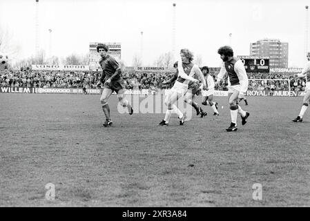 Fußballspiel Haarlem-Ajax, 16. April 1979, Whizgle Dutch News: Historische Bilder für die Zukunft. Erkunden Sie die Vergangenheit der Niederlande mit modernen Perspektiven durch Bilder von niederländischen Agenturen. Verbinden der Ereignisse von gestern mit den Erkenntnissen von morgen. Begeben Sie sich auf eine zeitlose Reise mit Geschichten, die unsere Zukunft prägen. Stockfoto