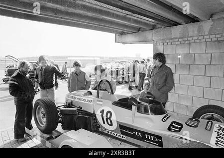 Rennwagen Circuit Zandvoort, Zandvoort, Whizgle Dutch News: Historische Bilder für die Zukunft. Erkunden Sie die Vergangenheit der Niederlande mit modernen Perspektiven durch Bilder von niederländischen Agenturen. Verbinden der Ereignisse von gestern mit den Erkenntnissen von morgen. Begeben Sie sich auf eine zeitlose Reise mit Geschichten, die unsere Zukunft prägen. Stockfoto