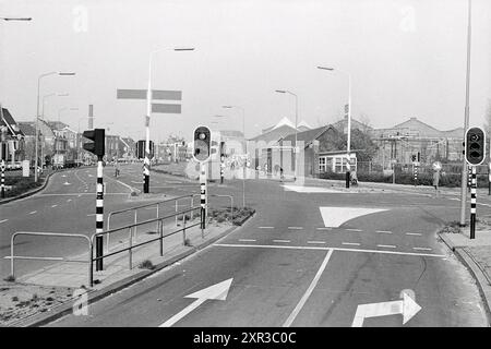 Stille auf den Straßen wegen eines autofreien Sonntags, Haarlem, Amsterdamsevaart, Niederlande, 04-11-1973, Whizgle Dutch News: historische Bilder für die Zukunft. Erkunden Sie die Vergangenheit der Niederlande mit modernen Perspektiven durch Bilder von niederländischen Agenturen. Verbinden der Ereignisse von gestern mit den Erkenntnissen von morgen. Begeben Sie sich auf eine zeitlose Reise mit Geschichten, die unsere Zukunft prägen. Stockfoto