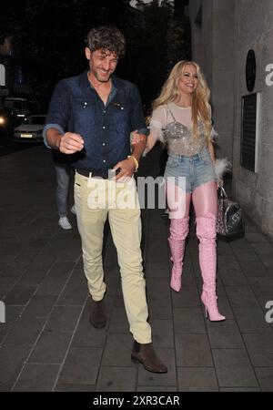 Max Rogers und Kimberly Wyatt sahen sich in Aldwych, Covent Garden, auf dem Weg zum ME London Hotel am Mittwoch, den 7. August 2024 in London, Engla Stockfoto