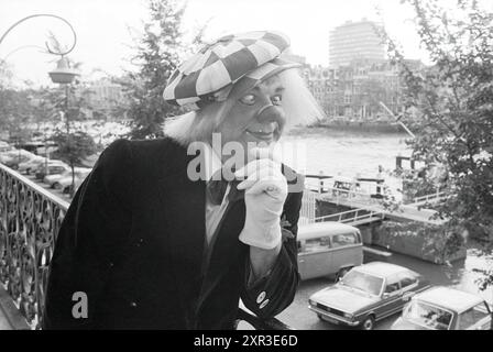 Drücken Sie Konf. Russischer Staatszirkus in Carré, Amsterdam, mit Clown Popov, Circus, Amsterdam, Niederlande, 30-07-1979, Whizgle Dutch News: historische Bilder für die Zukunft. Erkunden Sie die Vergangenheit der Niederlande mit modernen Perspektiven durch Bilder von niederländischen Agenturen. Verbinden der Ereignisse von gestern mit den Erkenntnissen von morgen. Begeben Sie sich auf eine zeitlose Reise mit Geschichten, die unsere Zukunft prägen. Stockfoto