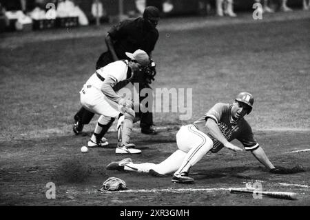 Niederlande - Taiwan, Baseball-Weltmeisterschaften 1986, 28.07.1986, Whizgle Dutch News: Historische Bilder für die Zukunft. Erkunden Sie die Vergangenheit der Niederlande mit modernen Perspektiven durch Bilder von niederländischen Agenturen. Verbinden der Ereignisse von gestern mit den Erkenntnissen von morgen. Begeben Sie sich auf eine zeitlose Reise mit Geschichten, die unsere Zukunft prägen. Stockfoto