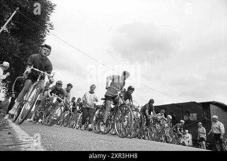 Muggenronde auf dem Radweg Spaarnwoude, Muggeronde, 07-08-1987, Whizgle Dutch News: Historische Bilder zugeschnitten auf die Zukunft. Erkunden Sie die Vergangenheit der Niederlande mit modernen Perspektiven durch Bilder von niederländischen Agenturen. Verbinden der Ereignisse von gestern mit den Erkenntnissen von morgen. Begeben Sie sich auf eine zeitlose Reise mit Geschichten, die unsere Zukunft prägen. Stockfoto