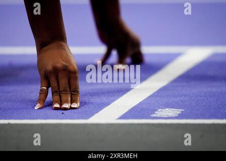 Saint Denis, Frankreich. August 2024. Nails Detail beim 400-m-Hürdenfinale der Frauen im Stade de France während der Olympischen Spiele 2024 in Paris am 8. August 2024. Foto: Julien Poupart/ABACAPRESS. COM Credit: Abaca Press/Alamy Live News Stockfoto