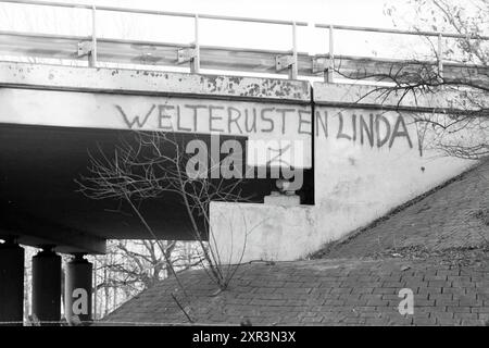 Text Viadukt linda Work ze - Gute Nacht, Texte, 12.06.1987, Whizgle Dutch News: Historical Images Tailored for the Future. Erkunden Sie die Vergangenheit der Niederlande mit modernen Perspektiven durch Bilder von niederländischen Agenturen. Verbinden der Ereignisse von gestern mit den Erkenntnissen von morgen. Begeben Sie sich auf eine zeitlose Reise mit Geschichten, die unsere Zukunft prägen. Stockfoto