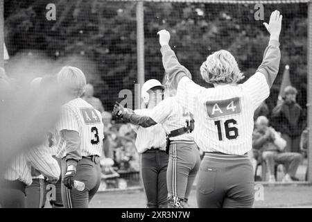 EC Softball: Terrasvogels - Sparks, Santpoort-Zuid, Sportlaan, 11-09-1997, Whizgle Dutch News: Historical Images Tailored for the Future. Erkunden Sie die Vergangenheit der Niederlande mit modernen Perspektiven durch Bilder von niederländischen Agenturen. Verbinden der Ereignisse von gestern mit den Erkenntnissen von morgen. Begeben Sie sich auf eine zeitlose Reise mit Geschichten, die unsere Zukunft prägen. Stockfoto