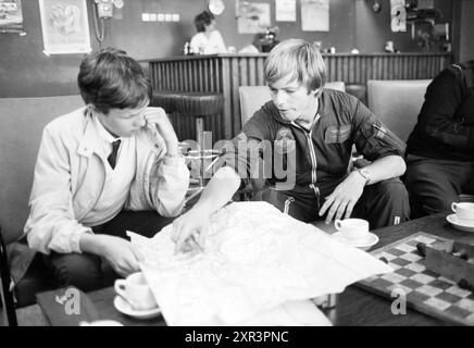 René van de Hulst bei der Soesterberg Air Force, Air Force and Alarm, Soesterberg, 28-06-1984, Whizgle Dutch News: Historische Bilder zugeschnitten auf die Zukunft. Erkunden Sie die Vergangenheit der Niederlande mit modernen Perspektiven durch Bilder von niederländischen Agenturen. Verbinden der Ereignisse von gestern mit den Erkenntnissen von morgen. Begeben Sie sich auf eine zeitlose Reise mit Geschichten, die unsere Zukunft prägen. Stockfoto