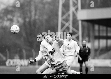 Football, Telstar - TOP Oss, IJmuiden, IJmuiden, Niederlande, 25-04-1997, Whizgle Dutch News: historische Bilder für die Zukunft. Erkunden Sie die Vergangenheit der Niederlande mit modernen Perspektiven durch Bilder von niederländischen Agenturen. Verbinden der Ereignisse von gestern mit den Erkenntnissen von morgen. Begeben Sie sich auf eine zeitlose Reise mit Geschichten, die unsere Zukunft prägen. Stockfoto