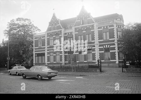 Erw. Flora Clinic, Exterior, 29-10-1973, Whizgle Dutch News: Historische Bilder für die Zukunft. Erkunden Sie die Vergangenheit der Niederlande mit modernen Perspektiven durch Bilder von niederländischen Agenturen. Verbinden der Ereignisse von gestern mit den Erkenntnissen von morgen. Begeben Sie sich auf eine zeitlose Reise mit Geschichten, die unsere Zukunft prägen. Stockfoto