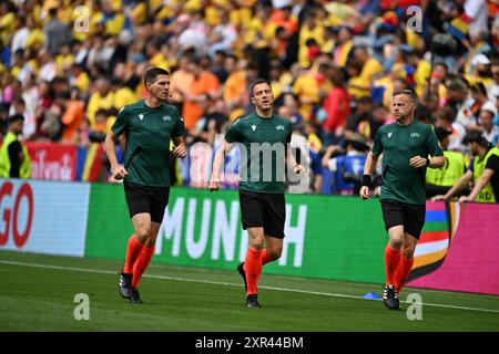 Felix Zwayer (Schiedsrichter Deutschland) in Aktion während der UEFA 2024 EUROÕs Achtelfinale zwischen Rumänien und den Niederlanden, München Allianz Stadium, 2. Juli 2024 mit: Felix Zwayer (Schiedsrichter Deutschland) Wo: München, Deutschland Wann: 02. Juli 2024 Credit: Anthony Stanley/WENN Stockfoto