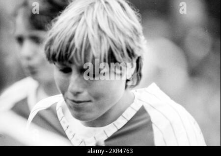 Terrasvogels - HCAW, Softball, 04-09-1982, Whizgle Dutch News: Historische Bilder zugeschnitten auf die Zukunft. Erkunden Sie die Vergangenheit der Niederlande mit modernen Perspektiven durch Bilder von niederländischen Agenturen. Verbinden der Ereignisse von gestern mit den Erkenntnissen von morgen. Begeben Sie sich auf eine zeitlose Reise mit Geschichten, die unsere Zukunft prägen. Stockfoto