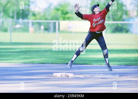 Softball, Unsere Begleiter, Haarlem, Niederlande, 11-05-2001, Whizgle Dutch News: historische Bilder für die Zukunft. Erkunden Sie die Vergangenheit der Niederlande mit modernen Perspektiven durch Bilder von niederländischen Agenturen. Verbinden der Ereignisse von gestern mit den Erkenntnissen von morgen. Begeben Sie sich auf eine zeitlose Reise mit Geschichten, die unsere Zukunft prägen. Stockfoto
