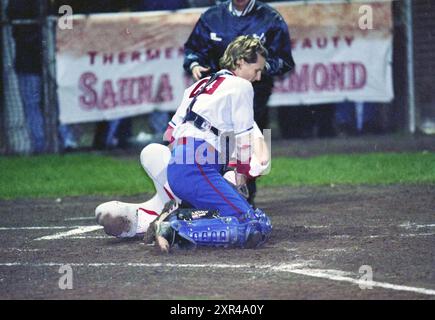 Softball, Sparks - Terrasvogels, 29.09.1999, Whizgle Dutch News: Historische Bilder zugeschnitten auf die Zukunft. Erkunden Sie die Vergangenheit der Niederlande mit modernen Perspektiven durch Bilder von niederländischen Agenturen. Verbinden der Ereignisse von gestern mit den Erkenntnissen von morgen. Begeben Sie sich auf eine zeitlose Reise mit Geschichten, die unsere Zukunft prägen. Stockfoto