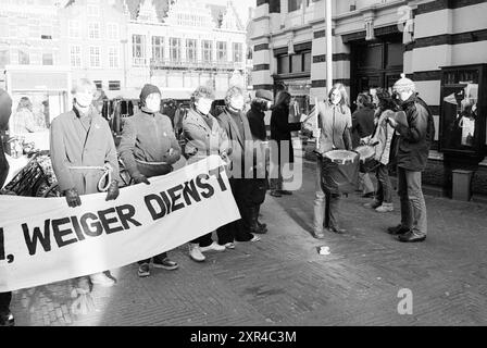 Demonstration Schießpulver zur Verweigerung der Wehrpflicht, Haus der Gefangenschaft, Haarlem, Niederlande, 12-01-1980, Whizgle Dutch News: historische Bilder für die Zukunft. Erkunden Sie die Vergangenheit der Niederlande mit modernen Perspektiven durch Bilder von niederländischen Agenturen. Verbinden der Ereignisse von gestern mit den Erkenntnissen von morgen. Begeben Sie sich auf eine zeitlose Reise mit Geschichten, die unsere Zukunft prägen. Stockfoto