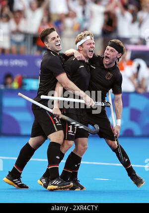 Colombes, Frankreich. August 2024. Die Spieler Deutschlands feiern ein Tor beim Hockey-Goldmedaillenspiel der Männer zwischen Deutschland und den Niederlanden bei den Olympischen Spielen 2024 in Colombes, Frankreich, 8. August 2024. Quelle: Ren Pengfei/Xinhua/Alamy Live News Stockfoto