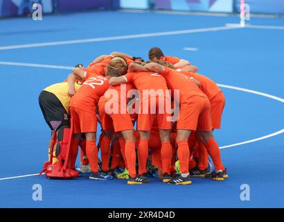 Colombes, Frankreich. August 2024. Team Niederlande Machen Sie sich auf das Eishockey-Goldmedaillenspiel der Männer zwischen Deutschland und den Niederlanden bei den Olympischen Spielen 2024 in Colombes, Frankreich, am 8. August 2024. Quelle: Ren Pengfei/Xinhua/Alamy Live News Stockfoto