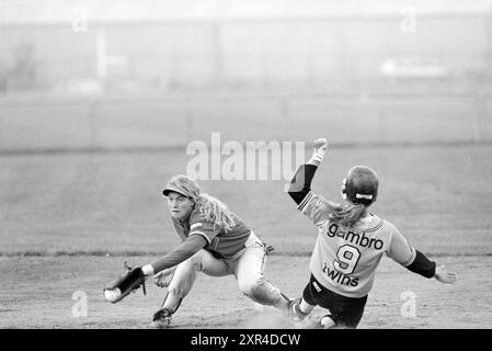 Softball, Terrasvogels - Twins, 11-07-1997, Whizgle Dutch News: Historische Bilder zugeschnitten auf die Zukunft. Erkunden Sie die Vergangenheit der Niederlande mit modernen Perspektiven durch Bilder von niederländischen Agenturen. Verbinden der Ereignisse von gestern mit den Erkenntnissen von morgen. Begeben Sie sich auf eine zeitlose Reise mit Geschichten, die unsere Zukunft prägen. Stockfoto