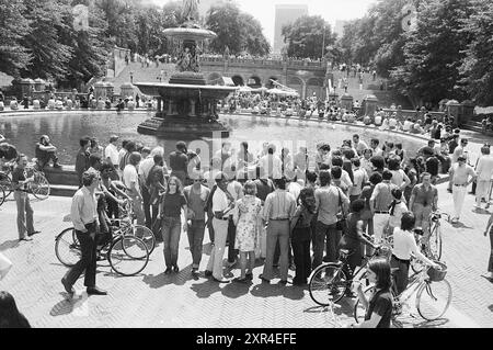 Report Hippies, Report, 05-07-1972, Whizgle Dutch News: Historical Images Tailored for the Future. Erkunden Sie die Vergangenheit der Niederlande mit modernen Perspektiven durch Bilder von niederländischen Agenturen. Verbinden der Ereignisse von gestern mit den Erkenntnissen von morgen. Begeben Sie sich auf eine zeitlose Reise mit Geschichten, die unsere Zukunft prägen. Stockfoto