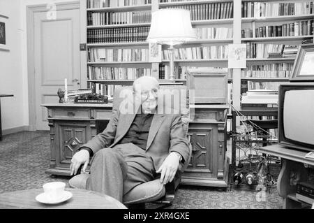 Bischof Bomers of Haarlem, römisch-katholische Kirche, Haarlem, Niederlande, 17-12-1985, Whizgle Dutch News: historische Bilder für die Zukunft. Erkunden Sie die Vergangenheit der Niederlande mit modernen Perspektiven durch Bilder von niederländischen Agenturen. Verbinden der Ereignisse von gestern mit den Erkenntnissen von morgen. Begeben Sie sich auf eine zeitlose Reise mit Geschichten, die unsere Zukunft prägen. Stockfoto