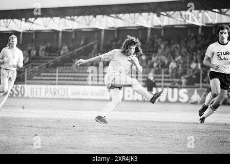 intertoto Match Telstar - Sturm Graz (1-0, 26-07-1975, Whizgle Dutch News: Historical Images Tailored for the Future). Erkunden Sie die Vergangenheit der Niederlande mit modernen Perspektiven durch Bilder von niederländischen Agenturen. Verbinden der Ereignisse von gestern mit den Erkenntnissen von morgen. Begeben Sie sich auf eine zeitlose Reise mit Geschichten, die unsere Zukunft prägen. Stockfoto