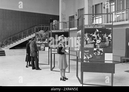 Fotoausstellung Militärkapelle, Tattoo, 00-00-1976, Whizgle Dutch News: Historische Bilder zugeschnitten auf die Zukunft. Erkunden Sie die Vergangenheit der Niederlande mit modernen Perspektiven durch Bilder von niederländischen Agenturen. Verbinden der Ereignisse von gestern mit den Erkenntnissen von morgen. Begeben Sie sich auf eine zeitlose Reise mit Geschichten, die unsere Zukunft prägen. Stockfoto