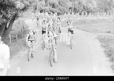 Mosquito Round, Mosquito Round, 28-07-1980','29-07-1980','31-07-1980','01-08-1980','02-08-1980, Whizgle Dutch News: Historische Bilder für die Zukunft. Erkunden Sie die Vergangenheit der Niederlande mit modernen Perspektiven durch Bilder von niederländischen Agenturen. Verbinden der Ereignisse von gestern mit den Erkenntnissen von morgen. Begeben Sie sich auf eine zeitlose Reise mit Geschichten, die unsere Zukunft prägen. Stockfoto