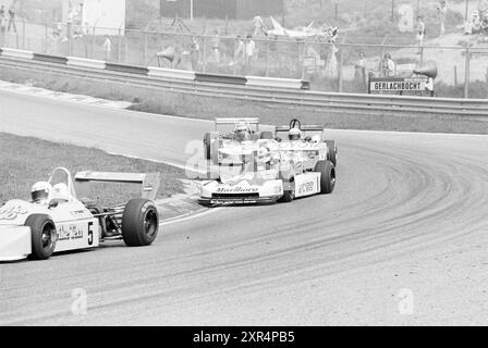 Autorace Circuit Zandvoort (Rennwagen auf der Strecke), Zandvoort, 04-06-1979, Whizgle Dutch News: Historische Bilder zugeschnitten auf die Zukunft. Erkunden Sie die Vergangenheit der Niederlande mit modernen Perspektiven durch Bilder von niederländischen Agenturen. Verbinden der Ereignisse von gestern mit den Erkenntnissen von morgen. Begeben Sie sich auf eine zeitlose Reise mit Geschichten, die unsere Zukunft prägen. Stockfoto