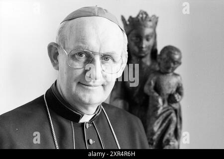 Bischof Bomers, Roman Catholic Church, 23-02-1989, Whizgle Dutch News: Historical Images Tailored for the Future. Erkunden Sie die Vergangenheit der Niederlande mit modernen Perspektiven durch Bilder von niederländischen Agenturen. Verbinden der Ereignisse von gestern mit den Erkenntnissen von morgen. Begeben Sie sich auf eine zeitlose Reise mit Geschichten, die unsere Zukunft prägen. Stockfoto