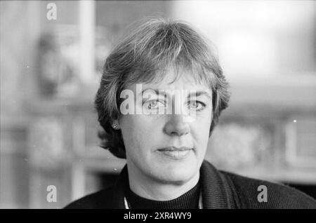 Deputy Mrs. De Boer, Provincial Executive, 11. 11. 11. 1987, Whizgle Dutch News: Historical Images Tailored for the Future. Erkunden Sie die Vergangenheit der Niederlande mit modernen Perspektiven durch Bilder von niederländischen Agenturen. Verbinden der Ereignisse von gestern mit den Erkenntnissen von morgen. Begeben Sie sich auf eine zeitlose Reise mit Geschichten, die unsere Zukunft prägen. Stockfoto