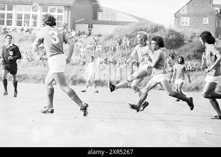 intertoto Match Telstar - Sturm Graz (1-0, 26-07-1975, Whizgle Dutch News: Historical Images Tailored for the Future). Erkunden Sie die Vergangenheit der Niederlande mit modernen Perspektiven durch Bilder von niederländischen Agenturen. Verbinden der Ereignisse von gestern mit den Erkenntnissen von morgen. Begeben Sie sich auf eine zeitlose Reise mit Geschichten, die unsere Zukunft prägen. Stockfoto