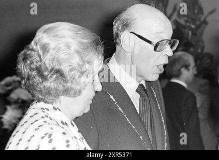 Installation von Bürgermeister Machielsen Zandvoort, Bürgermeister, 05-10-1977, Whizgle Dutch News: Historische Bilder zugeschnitten auf die Zukunft. Erkunden Sie die Vergangenheit der Niederlande mit modernen Perspektiven durch Bilder von niederländischen Agenturen. Verbinden der Ereignisse von gestern mit den Erkenntnissen von morgen. Begeben Sie sich auf eine zeitlose Reise mit Geschichten, die unsere Zukunft prägen. Stockfoto