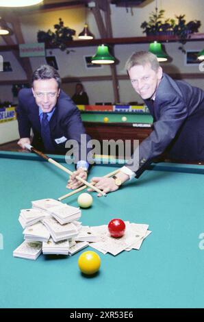 Billard: JASPERS - Blomdahl, 14. September 2001, Whizgle Dutch News: Historische Bilder für die Zukunft. Erkunden Sie die Vergangenheit der Niederlande mit modernen Perspektiven durch Bilder von niederländischen Agenturen. Verbinden der Ereignisse von gestern mit den Erkenntnissen von morgen. Begeben Sie sich auf eine zeitlose Reise mit Geschichten, die unsere Zukunft prägen. Stockfoto