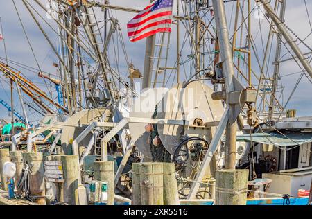 Details zu kommerziellen Fischerbooten am Dock bei Gosmans in montauk Stockfoto