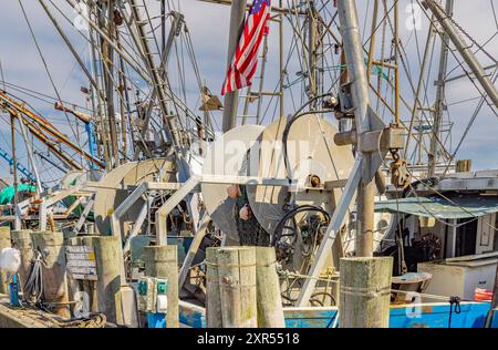 Details zu kommerziellen Fischerbooten am Dock bei Gosmans in montauk Stockfoto