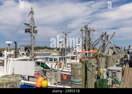 Details zu kommerziellen Fischerbooten am Dock bei Gosmans in montauk Stockfoto