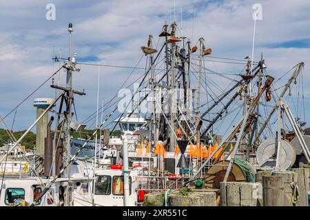 Details zu kommerziellen Fischerbooten am Dock bei Gosmans in montauk Stockfoto