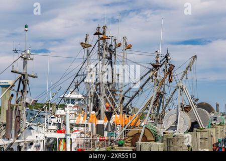 Details zu kommerziellen Fischerbooten am Dock bei Gosmans in montauk Stockfoto