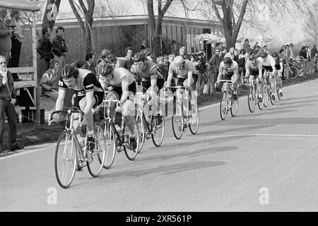 Tour of Spaarnwoude Cycling, Cycling, 24-04-1978, Whizgle Dutch News: Historische Bilder zugeschnitten auf die Zukunft. Erkunden Sie die Vergangenheit der Niederlande mit modernen Perspektiven durch Bilder von niederländischen Agenturen. Verbinden der Ereignisse von gestern mit den Erkenntnissen von morgen. Begeben Sie sich auf eine zeitlose Reise mit Geschichten, die unsere Zukunft prägen. Stockfoto