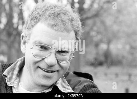 Portrait man, 00-10-1988, Whizgle Dutch News: Historical Images Tailored for the Future. Erkunden Sie die Vergangenheit der Niederlande mit modernen Perspektiven durch Bilder von niederländischen Agenturen. Verbinden der Ereignisse von gestern mit den Erkenntnissen von morgen. Begeben Sie sich auf eine zeitlose Reise mit Geschichten, die unsere Zukunft prägen. Stockfoto